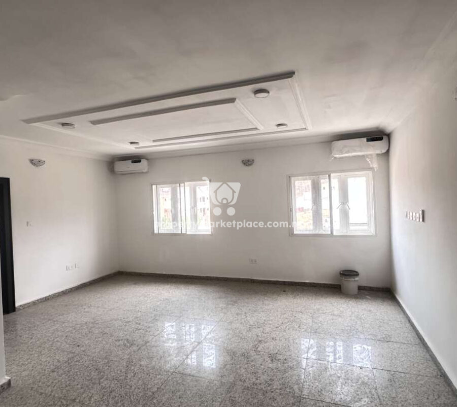 Luxurious 4 bedroom terrace duplex with Bq