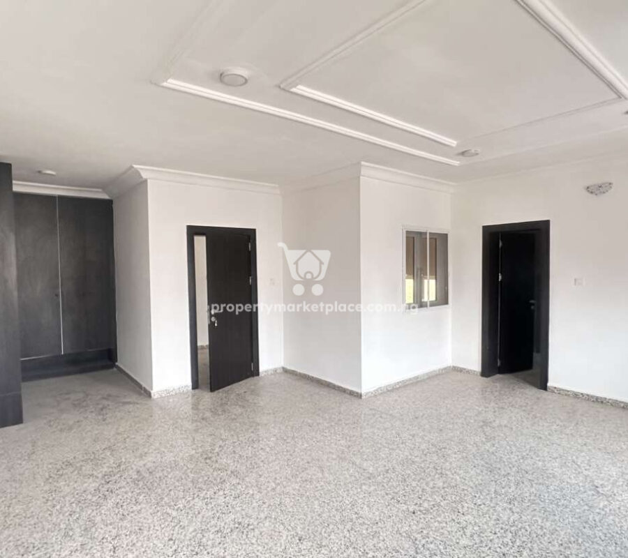Luxurious 4 bedroom terrace duplex with Bq