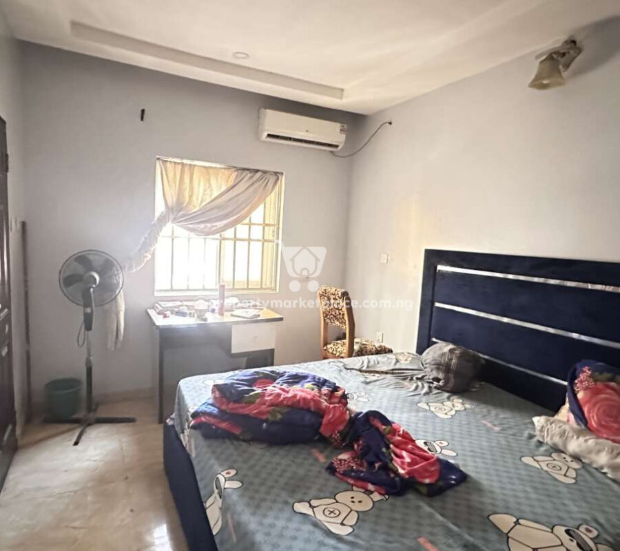 2 bedroom terrace duplex with self contained Bq