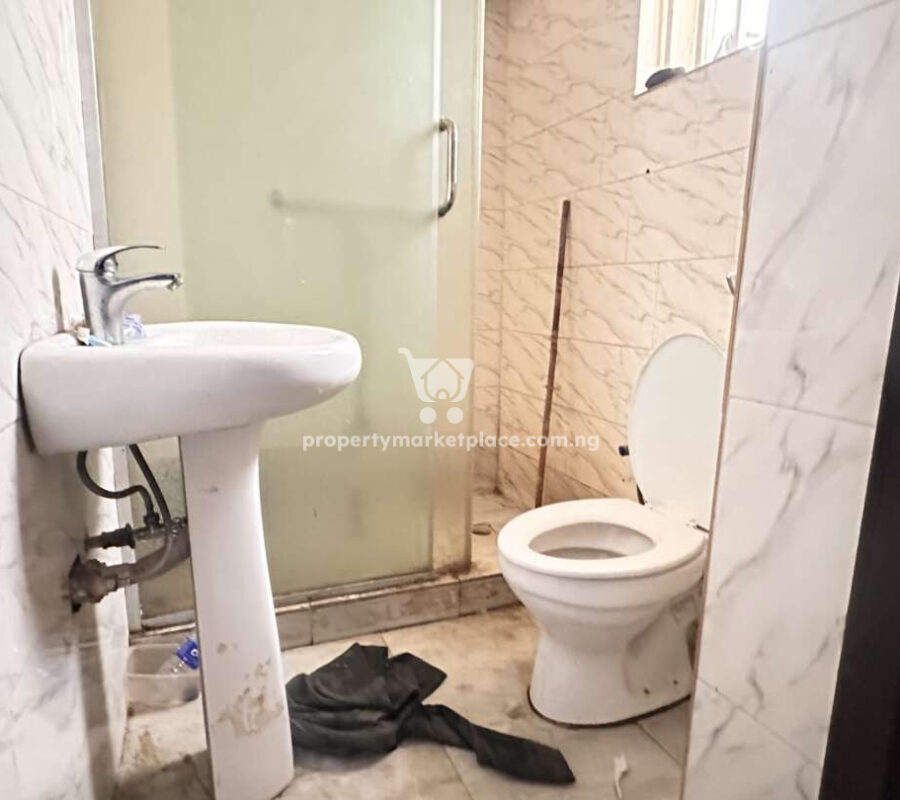 2 bedroom terrace duplex with self contained Bq
