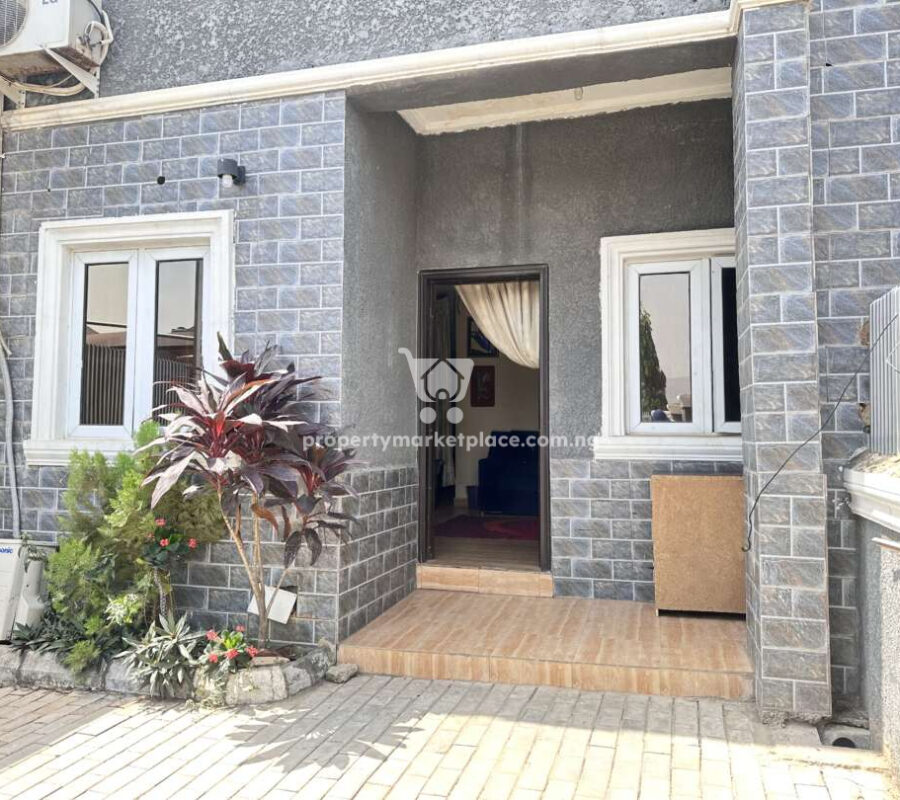 2 bedroom terrace duplex with self contained Bq