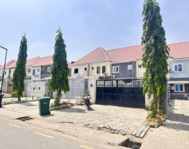 2 bedroom terrace duplex with self contained Bq