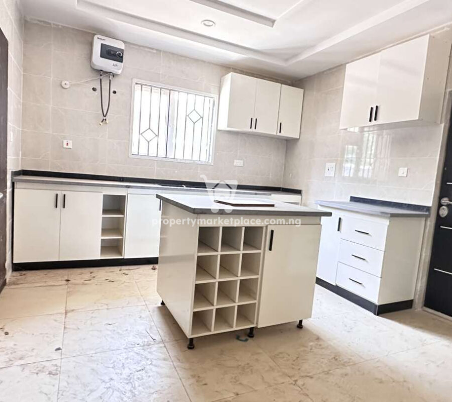 Massive 5 bedroom detached duplex with Bq