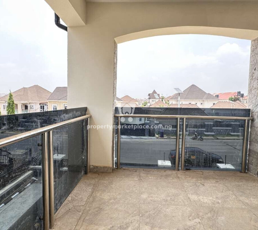 Massive 5 bedroom detached duplex with Bq