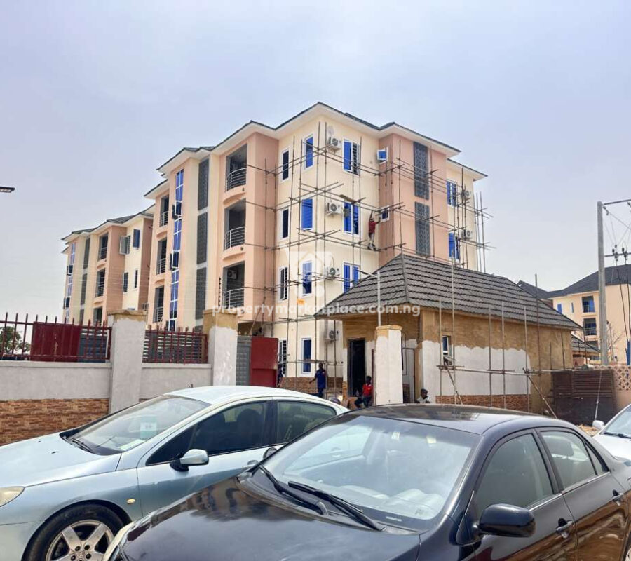 Exquisite 3 bedroom flat with ACs, fitted kitchen & inverter