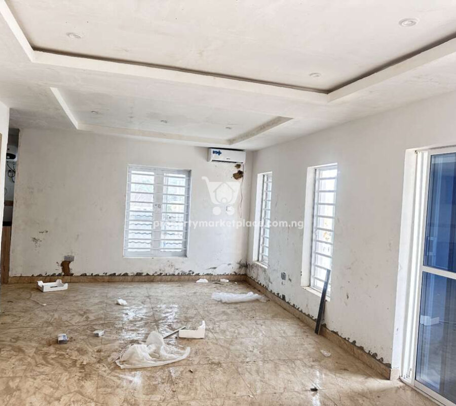Exquisite 3 bedroom flat with ACs, fitted kitchen & inverter