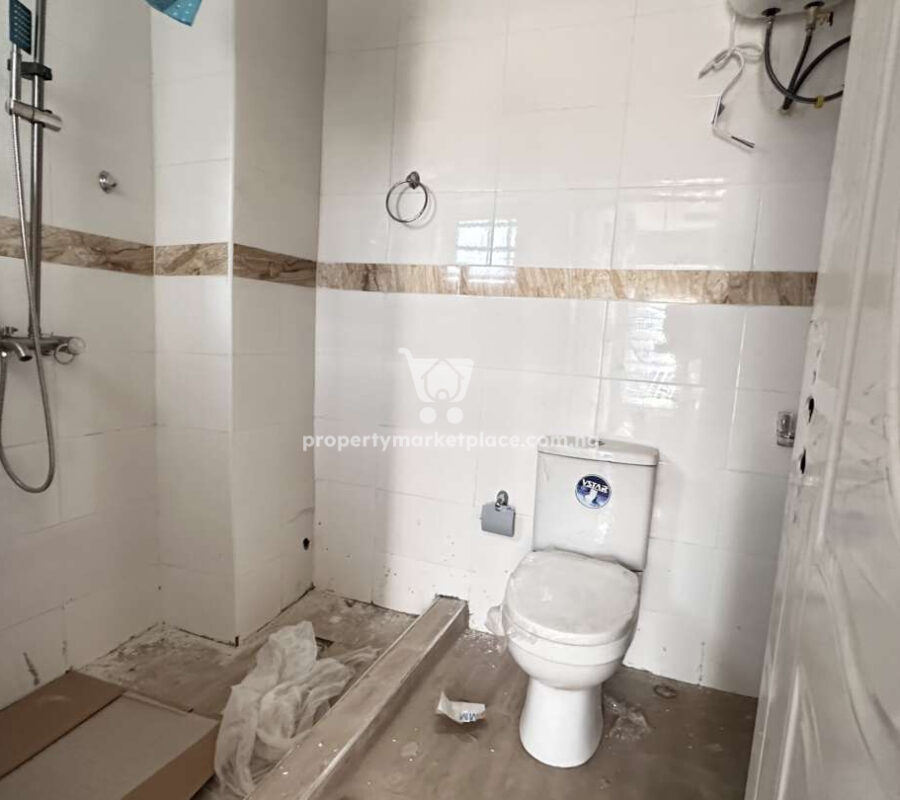 Exquisite 3 bedroom flat with ACs, fitted kitchen & inverter