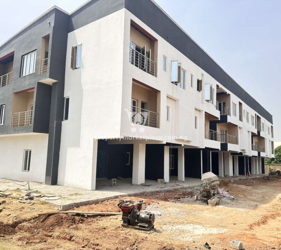 Luxurious 4 bedroom terrace duplex
