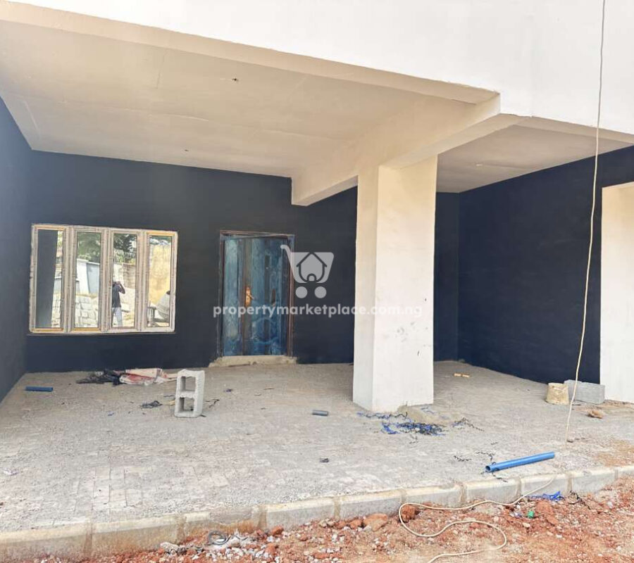 Luxurious 4 bedroom terrace duplex