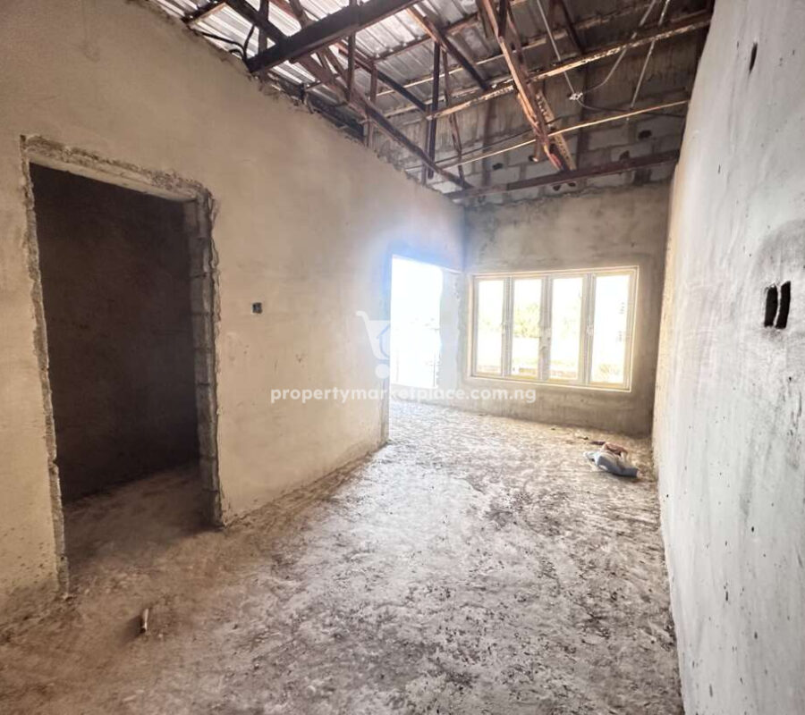 Luxurious 4 bedroom terrace duplex