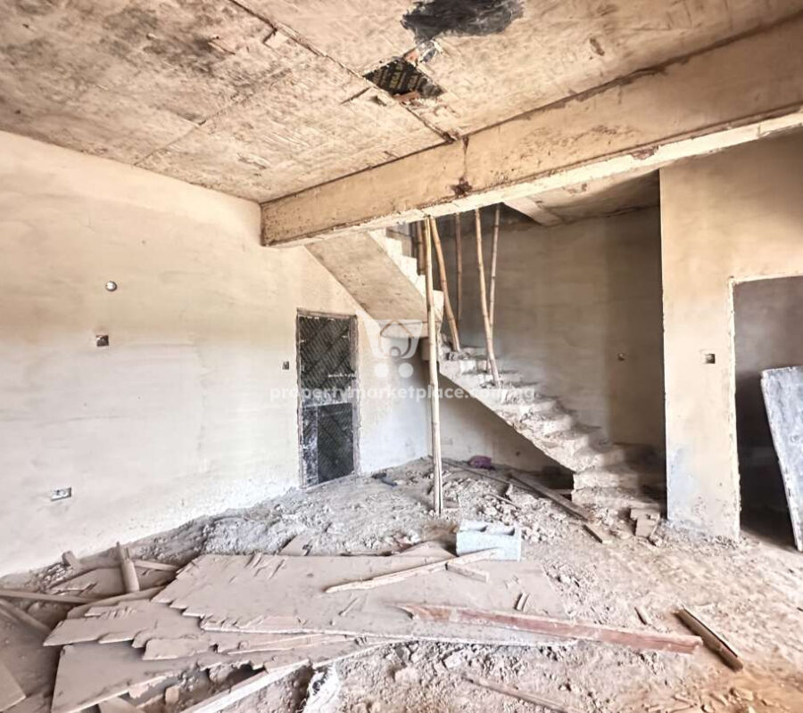 Luxurious 4 bedroom terrace duplex
