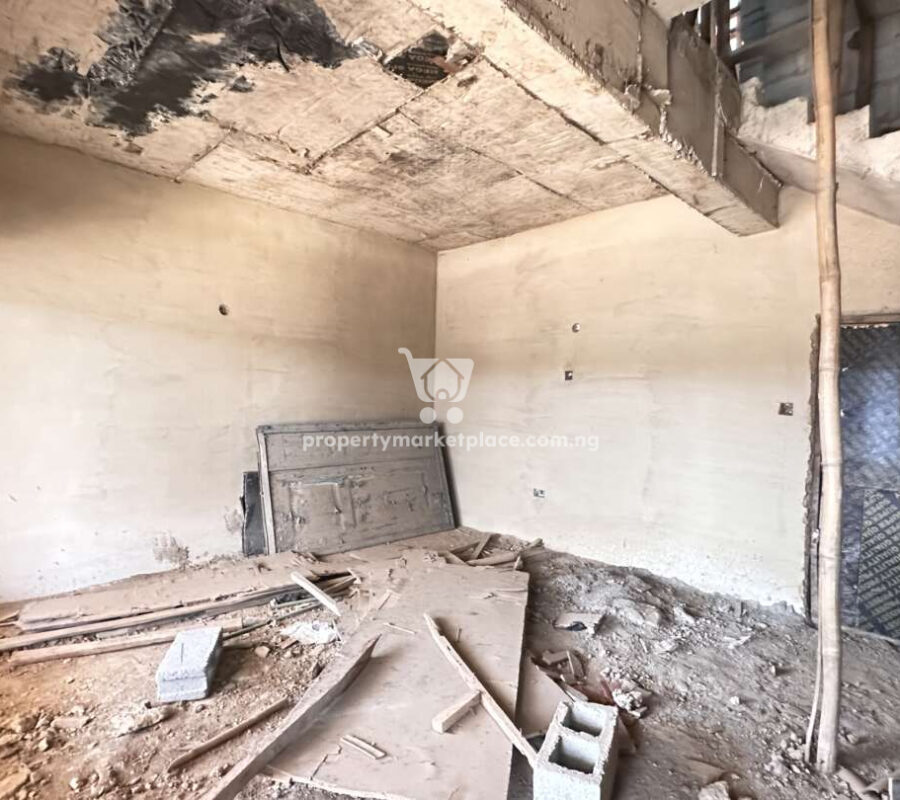 Luxurious 4 bedroom terrace duplex