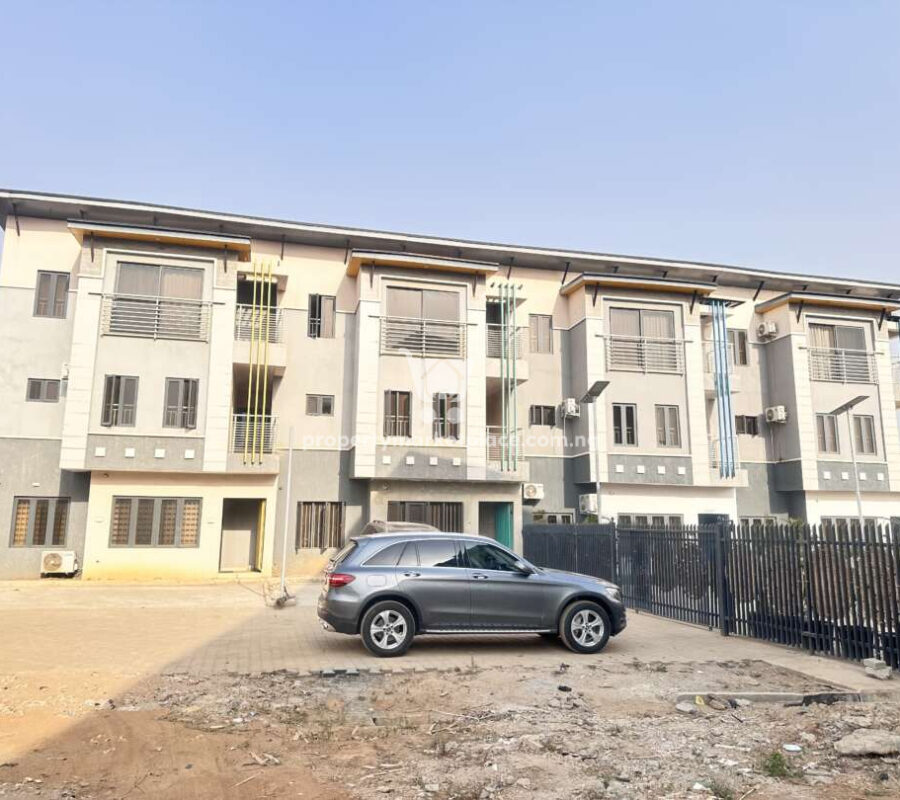 Luxurious 4 bedroom terrace duplex with Bq