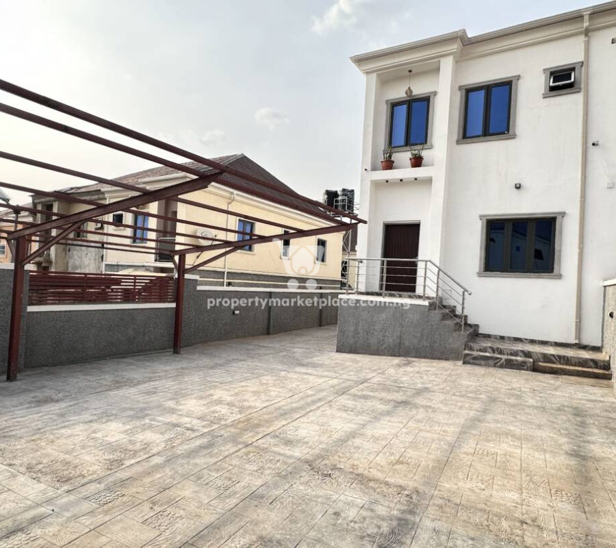 Exquisite 3 bedroom detached terrace duplex