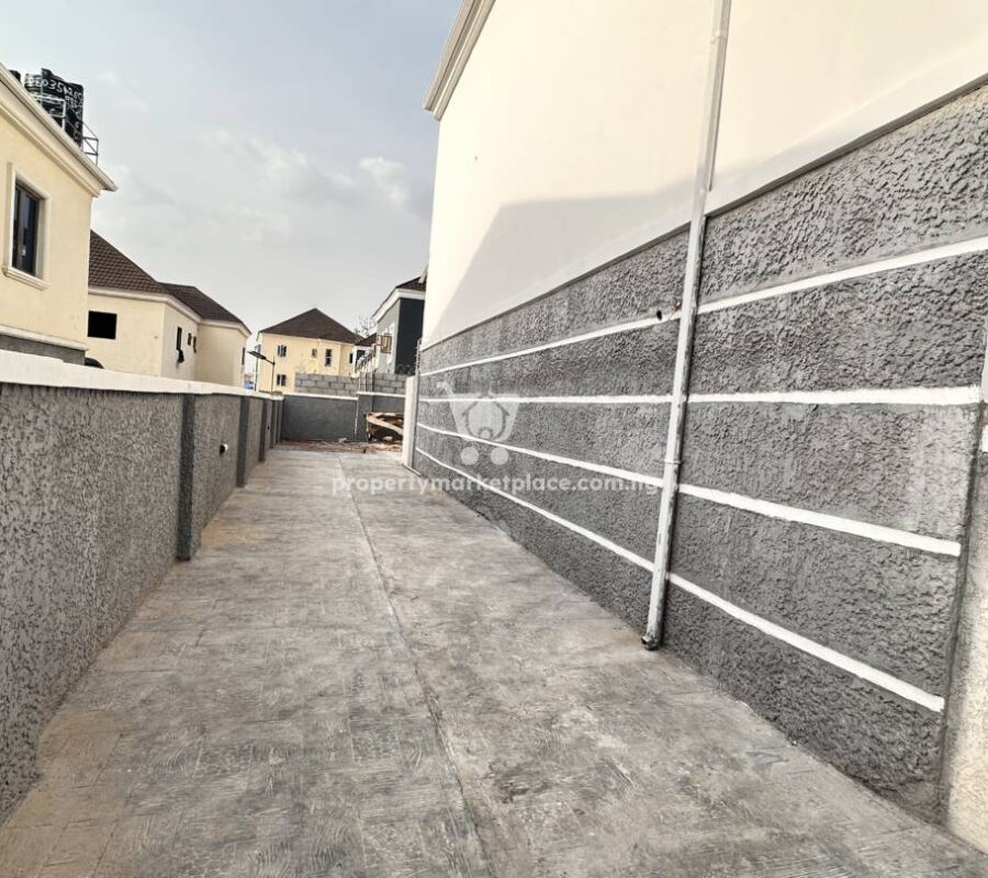 Exquisite 3 bedroom detached terrace duplex