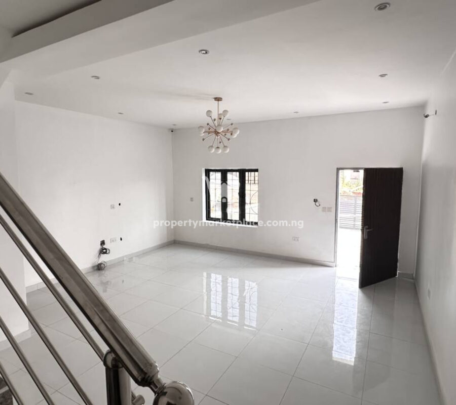 Exquisite 3 bedroom detached terrace duplex