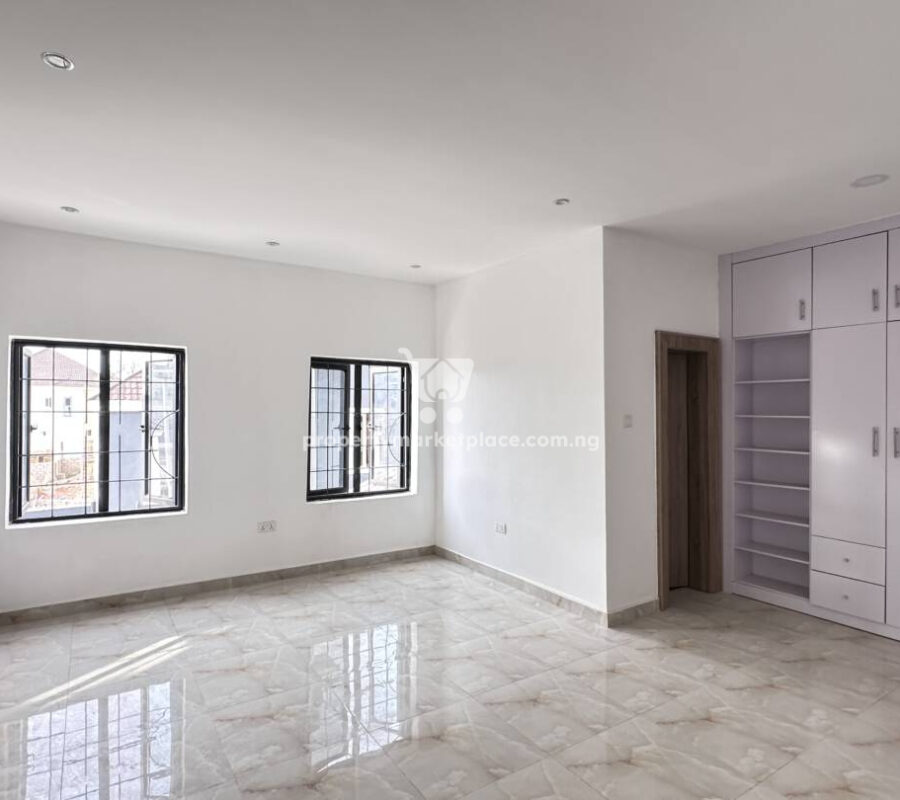 Exquisite 3 bedroom detached terrace duplex