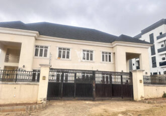 Luxurious 4 bedroom semi-detached duplex with Bq