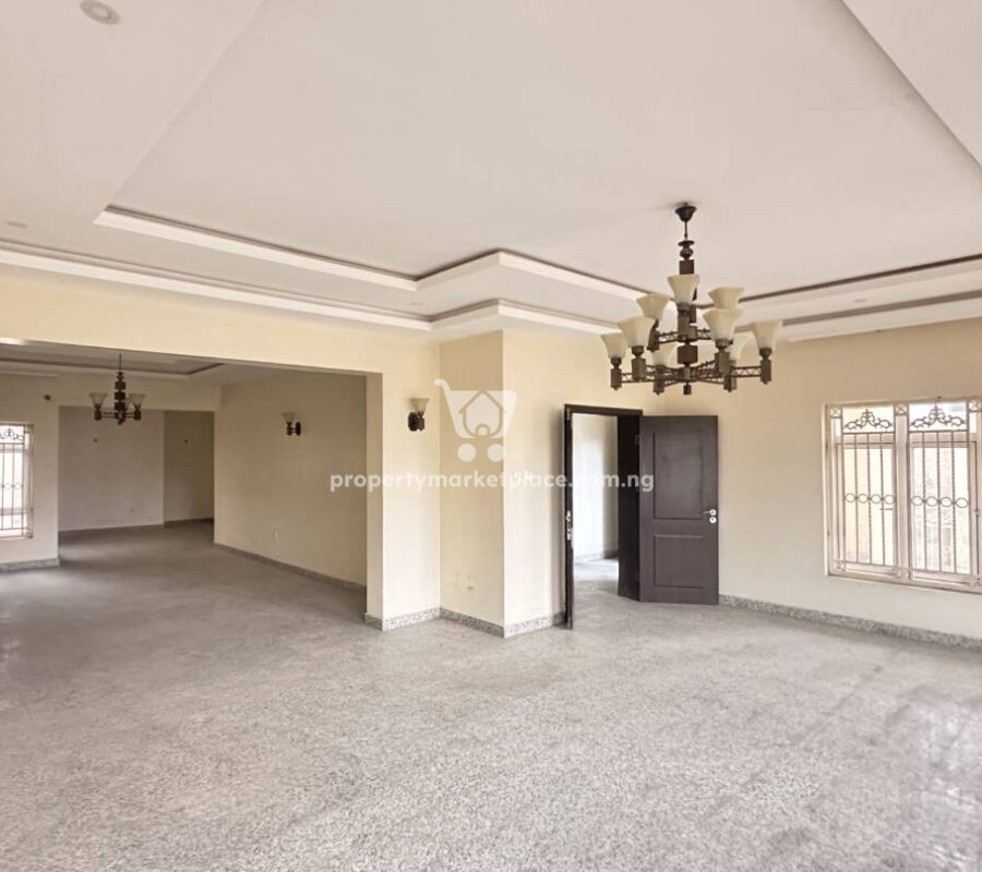 Luxurious 4 bedroom semi-detached duplex with Bq