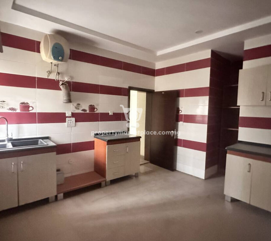 Luxurious 4 bedroom semi-detached duplex with Bq