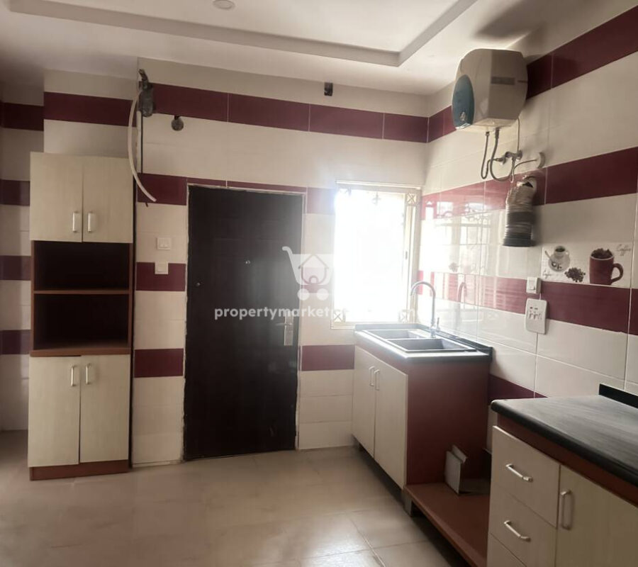 Luxurious 4 bedroom semi-detached duplex with Bq