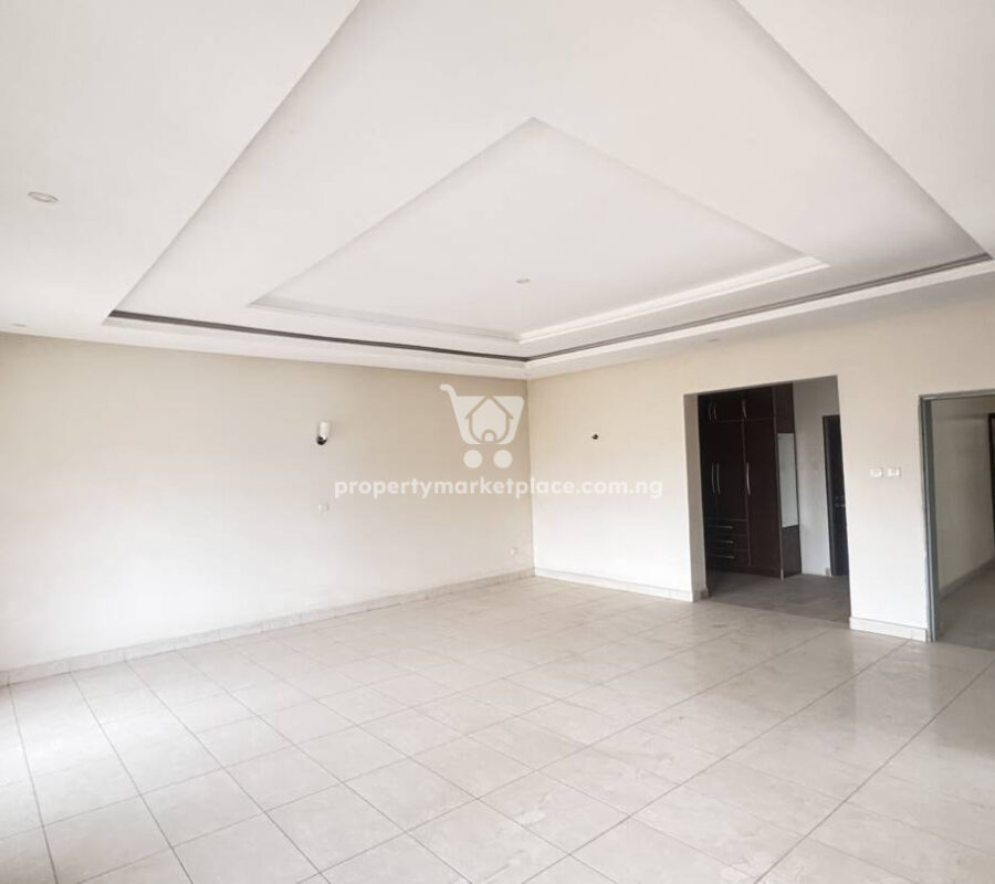 Luxurious 4 bedroom semi-detached duplex with Bq