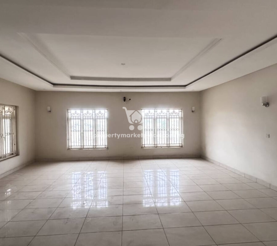 Luxurious 4 bedroom semi-detached duplex with Bq