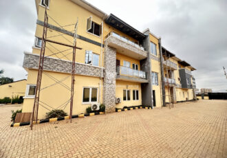 Luxurious 3 bedroom flat in a nice area