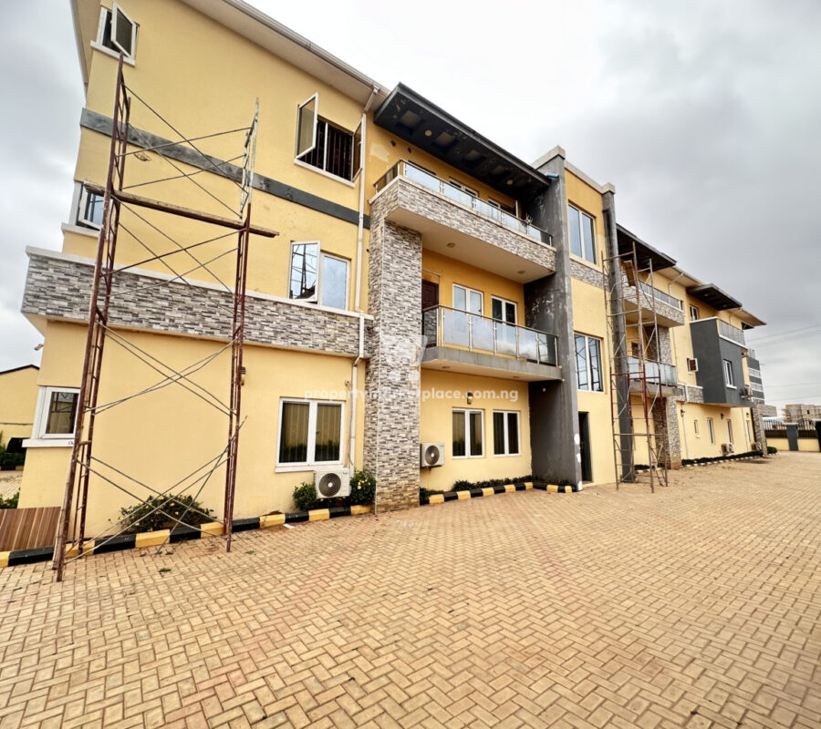 Luxurious 3 bedroom flat in a nice area