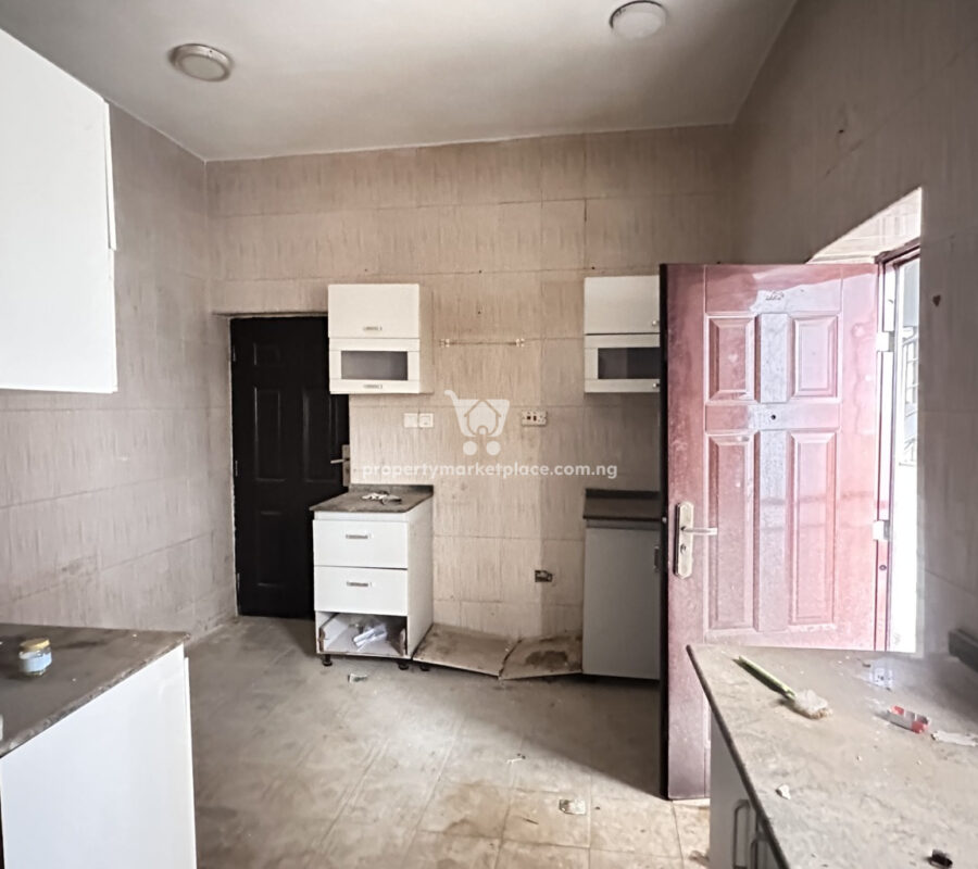 Luxurious 3 bedroom flat in a nice area