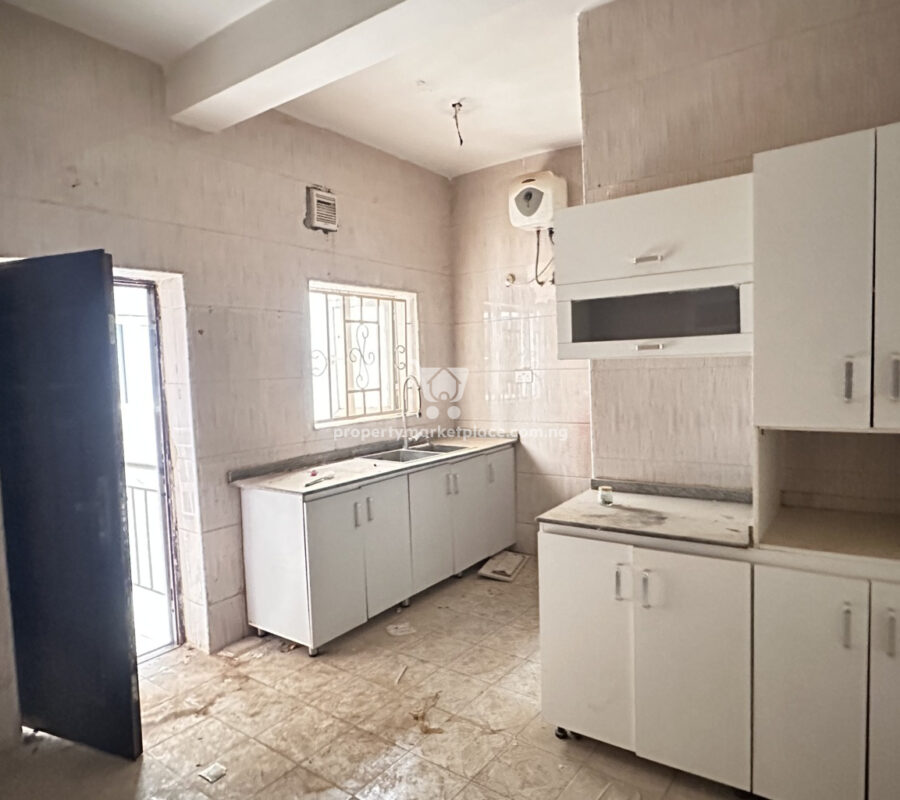 Luxurious 3 bedroom flat in a nice area