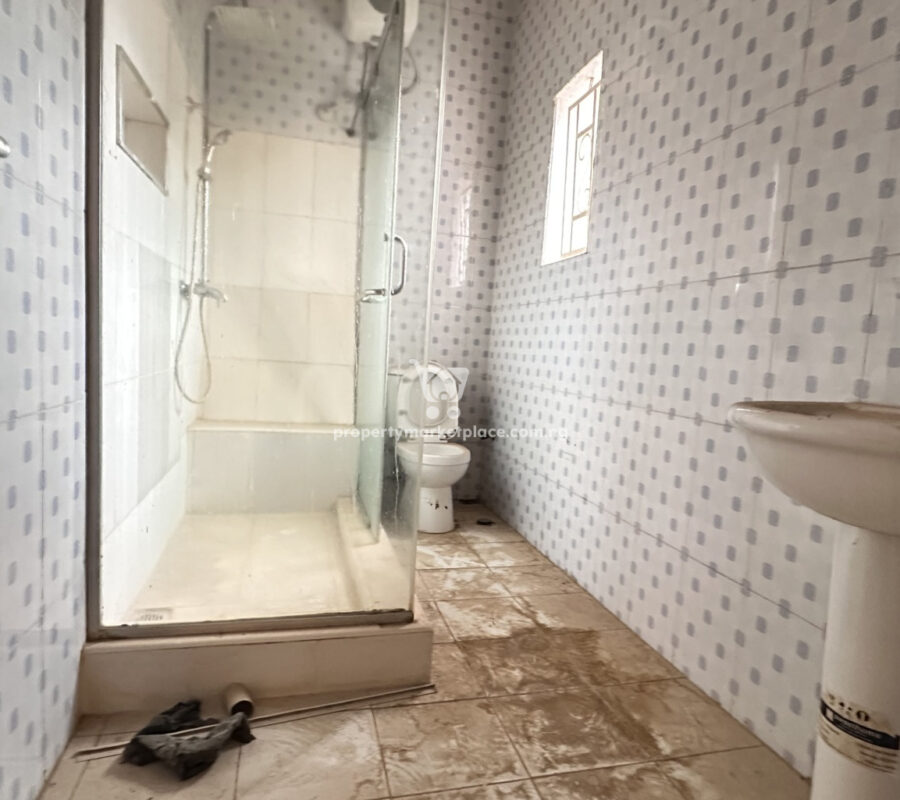 Luxurious 3 bedroom flat in a nice area