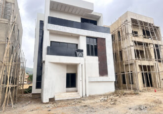 Exquisitely finished 4 bedroom detached duplex