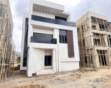 Exquisitely finished 4 bedroom detached duplex