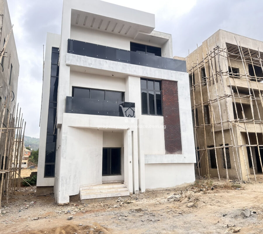 Exquisitely finished 4 bedroom detached duplex