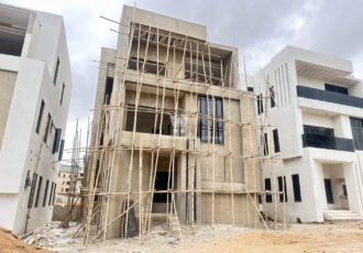 Luxurious 4 bedroom detached duplex