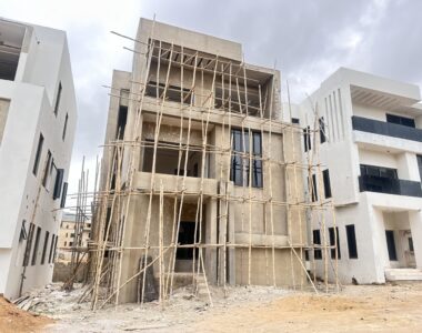 Luxurious 4 bedroom detached duplex