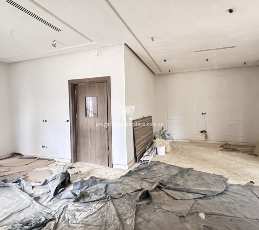 Exquisitely finished 4 bedroom detached duplex