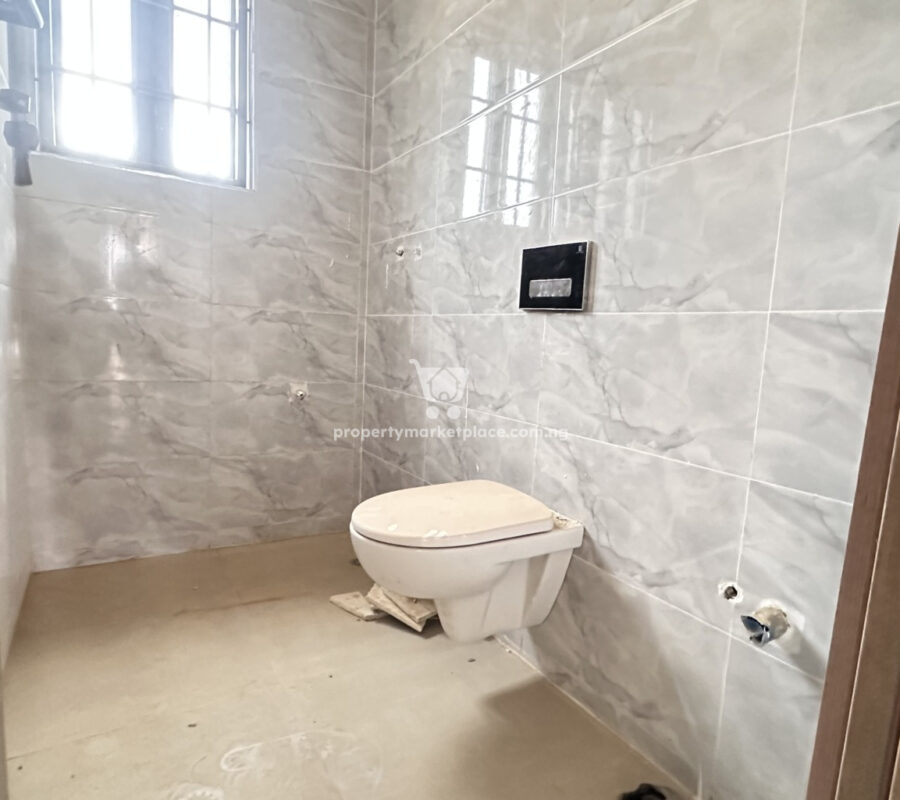 Exquisitely finished 4 bedroom detached duplex