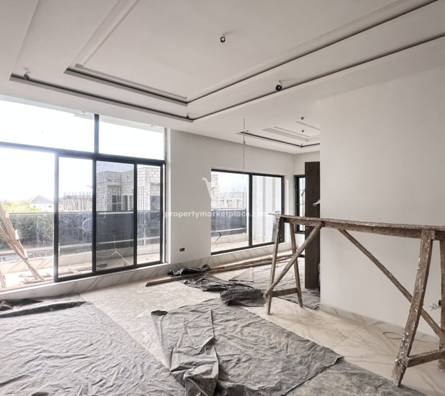 Exquisitely finished 4 bedroom detached duplex