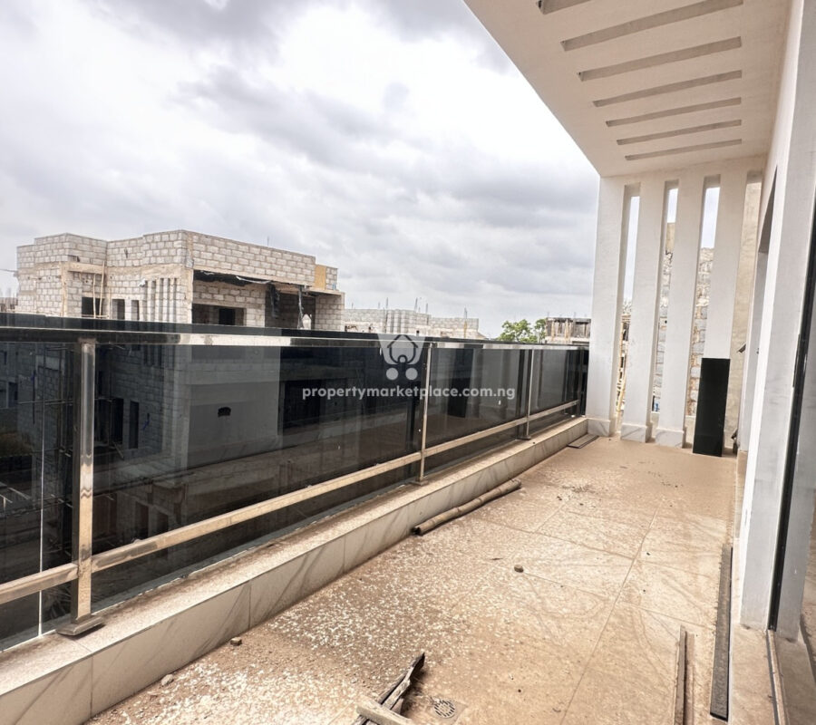 Exquisitely finished 4 bedroom detached duplex