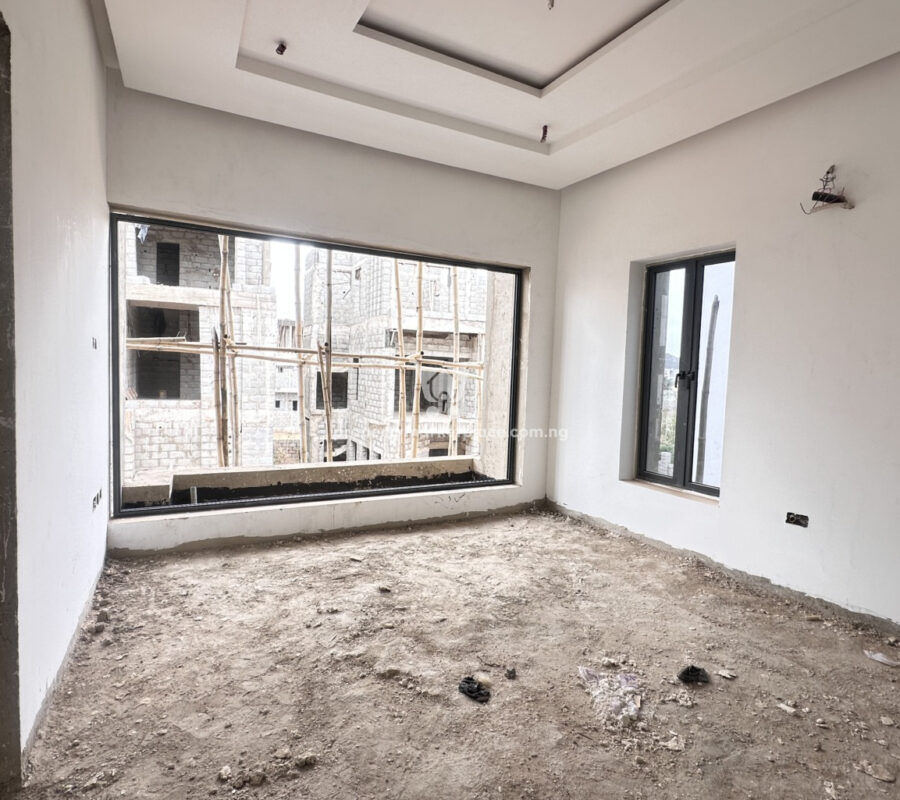 Luxurious 4 bedroom detached duplex