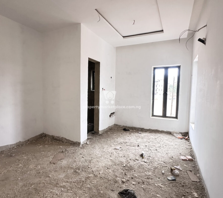 Luxurious 4 bedroom detached duplex