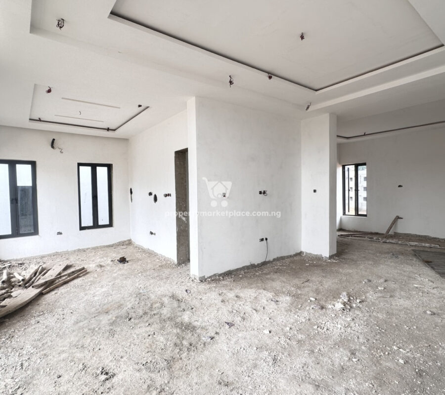 Luxurious 4 bedroom detached duplex