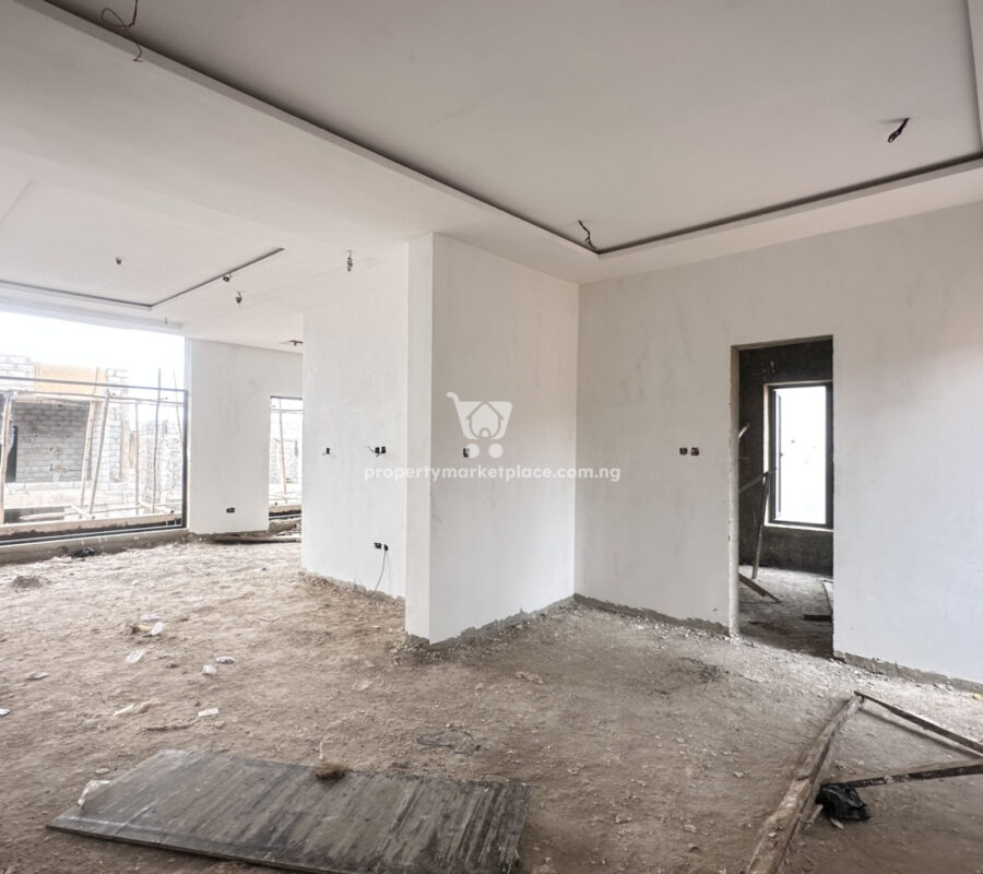 Luxurious 4 bedroom detached duplex