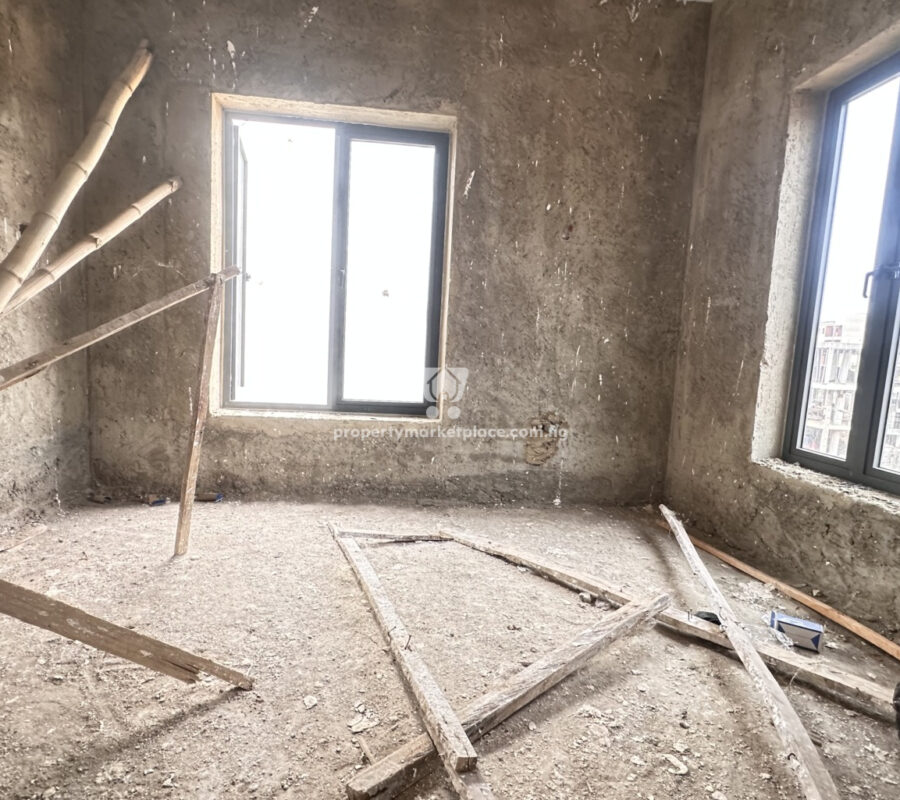 Luxurious 4 bedroom detached duplex