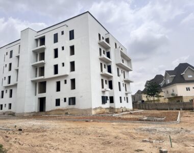Luxurious and spacious 3 bedroom flat in a nice area