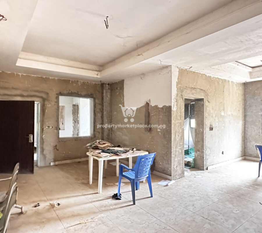 Luxurious and spacious 3 bedroom flat in a nice area