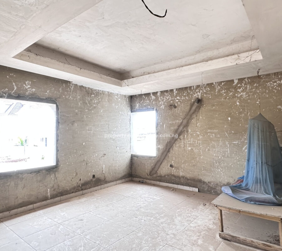Luxurious and spacious 3 bedroom flat in a nice area