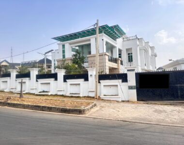 Luxurious 7 bedroom detached duplex with swimming pool